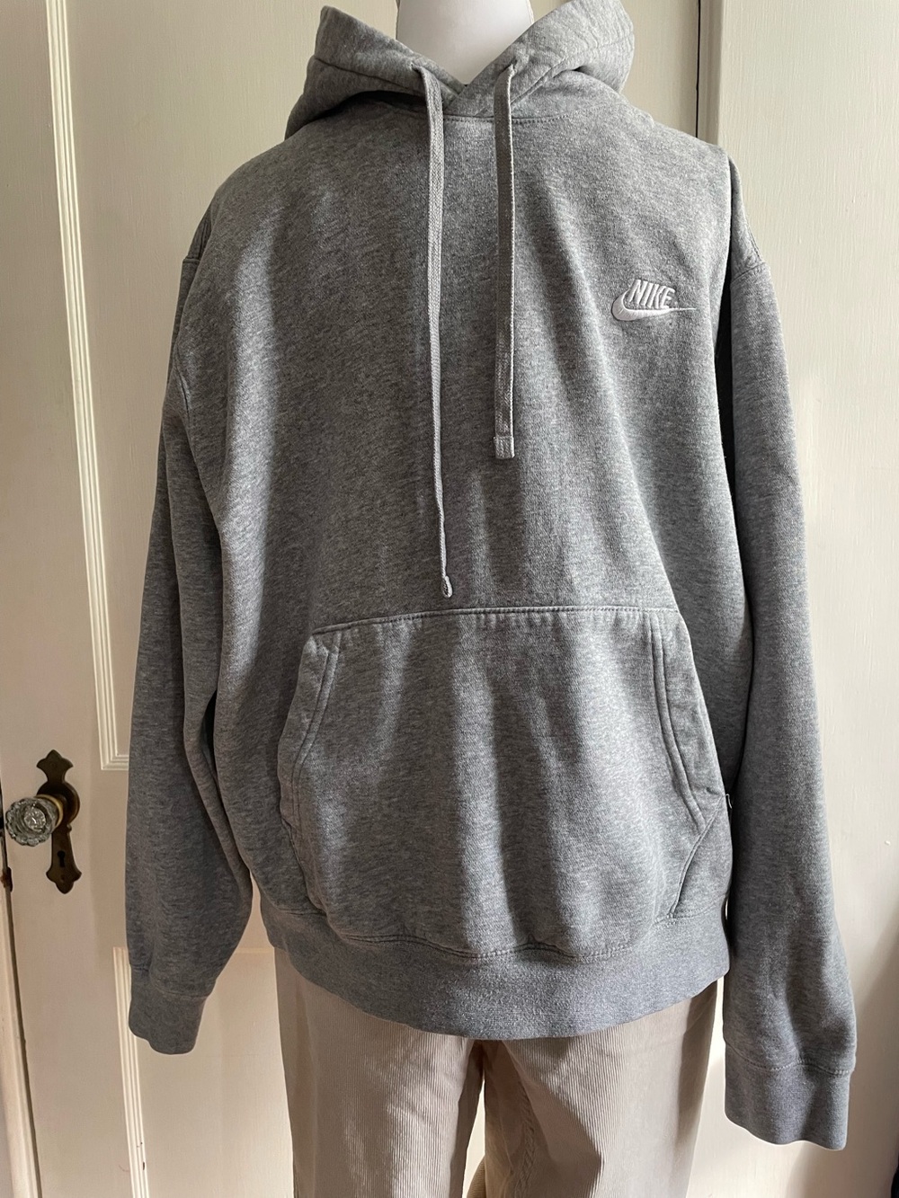 Nike Men’s Gray Pullover Hoodie Sweatshirt SIZE M